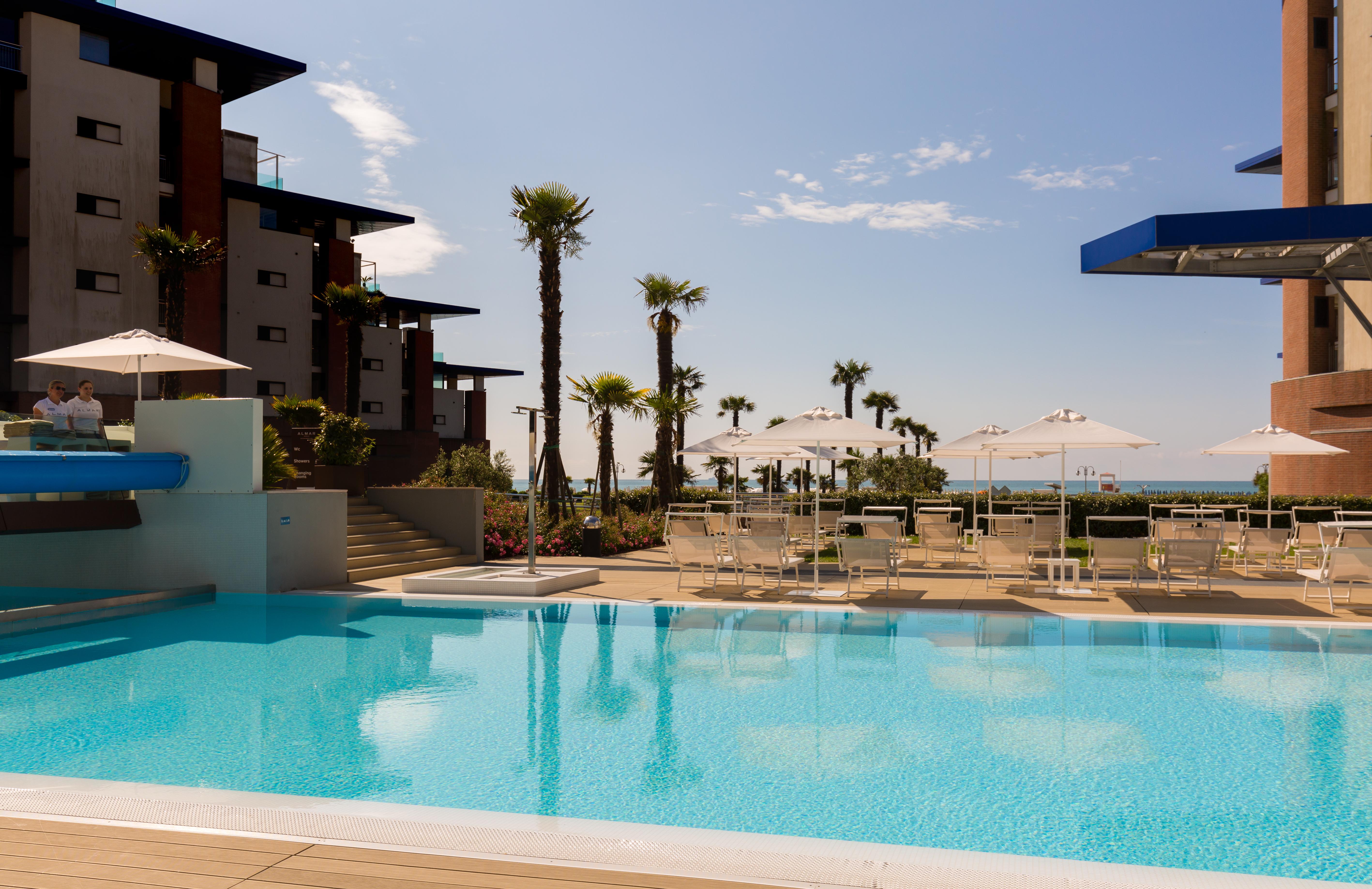 Almar Jesolo Resort & Spa Exterior photo The swimming pool at the hotel
